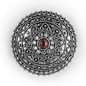 Anello con Medaglione in Filigrana e Granato vista frontale
